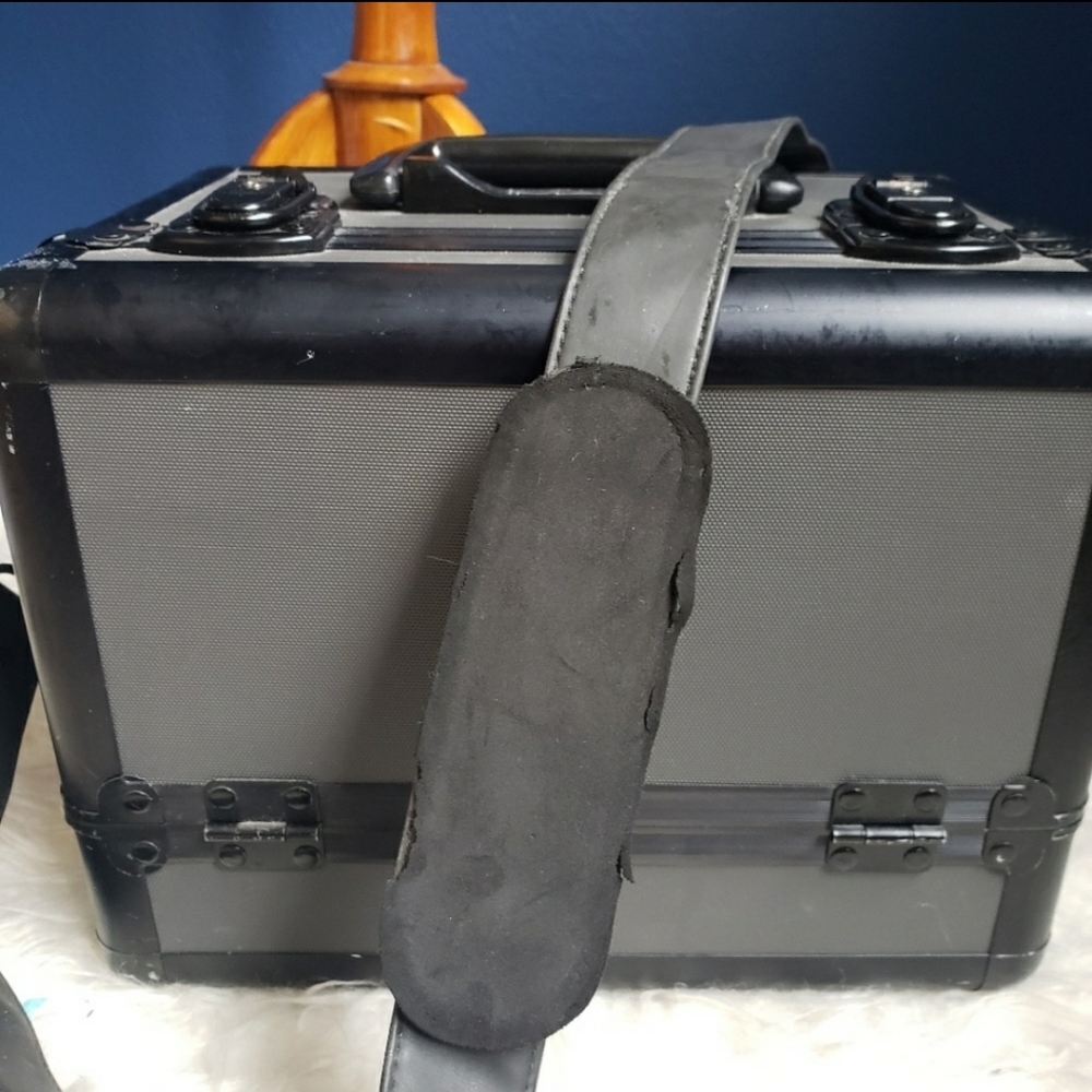 MAC Cosmetics Training Case - Picture 5 of 5